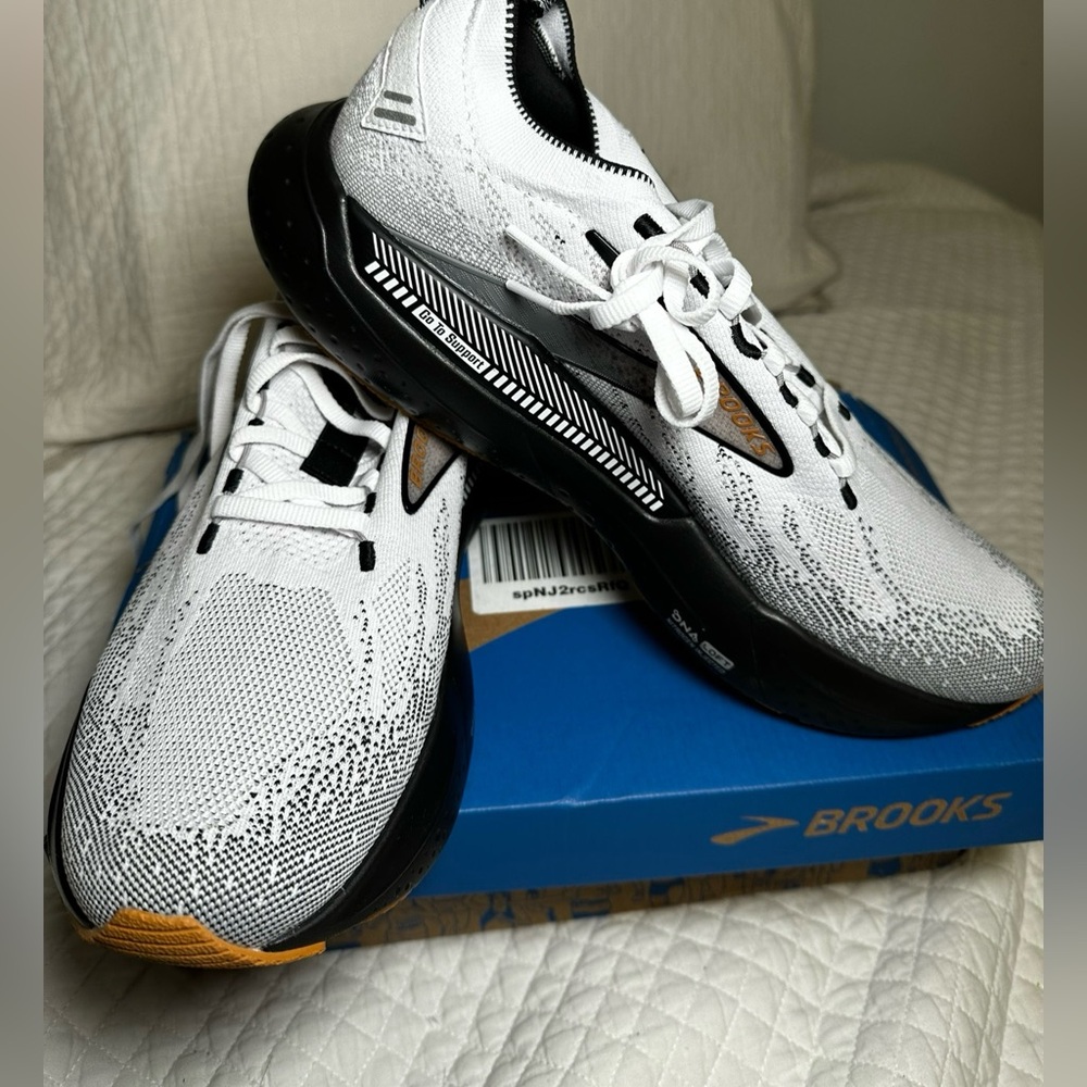 Brooks men athletic shoes